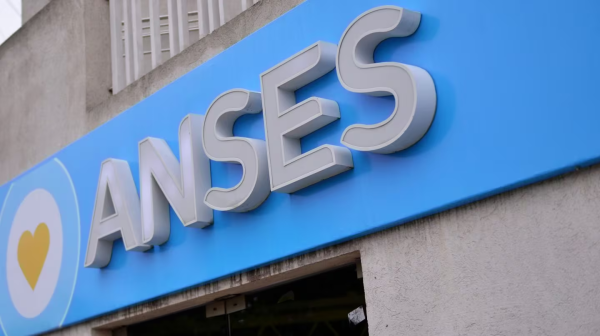 ANSES cu&aacute;ndo cobro: el cronograma de pagos para este lunes 4 de mayo