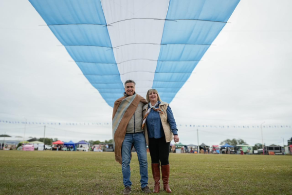 Colonia Popular: Zdero acompa&ntilde;o la Fiesta Provincial de la Bandera Nacional