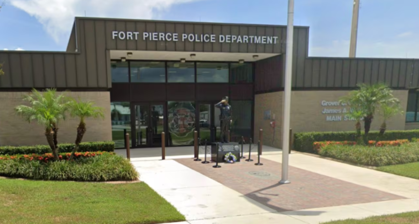 Estados Unidos: una mujer tomaba sol en la pileta, fue atropellada por un auto fuera de control y murió