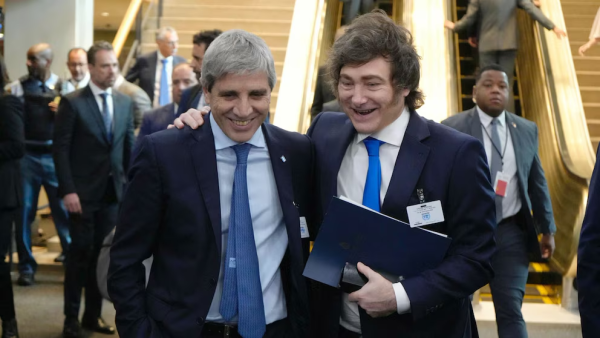 El Gobierno festeja la baja de la inflaci&oacute;n, pero atiende encuestas que lo ponen al l&iacute;mite con la oposici&oacute;n